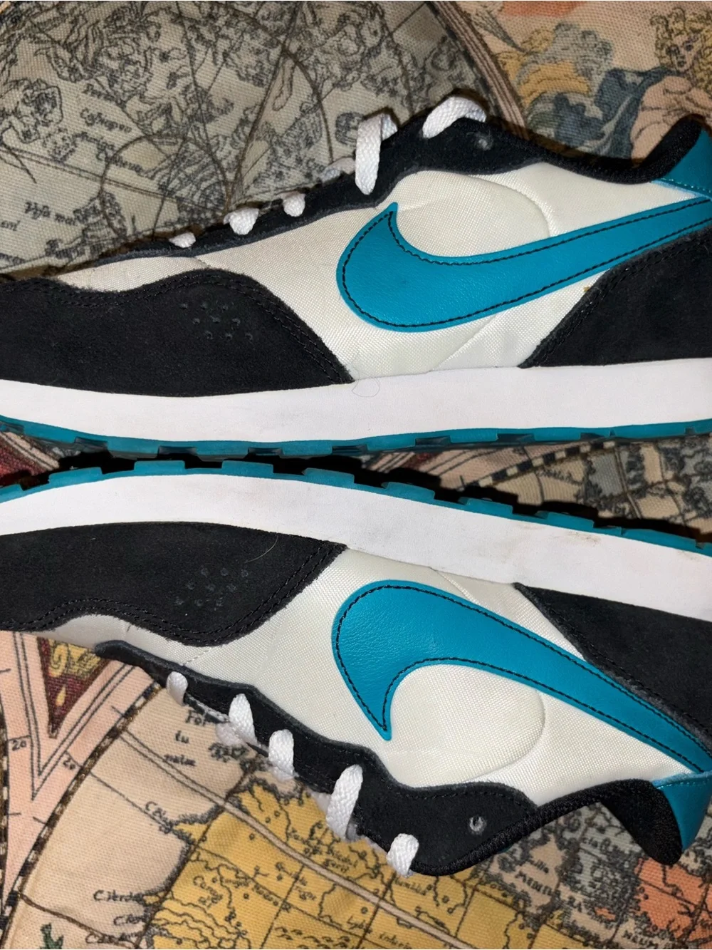 Nike Men’s Black/White/Teal Retro Runner Sneakers